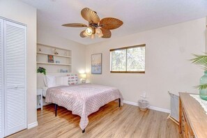 1 bedroom, desk, iron/ironing board, WiFi