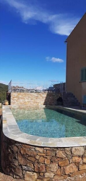 Piscine extérieure, piscine chauffée