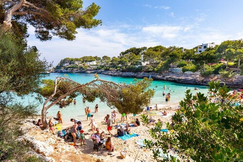 2-Bedroom Holiday Apartment with Beach Access in Cala D'Or