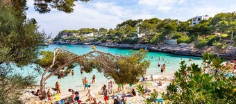 2-Bedroom Holiday Apartment with Beach Access in Cala D'Or