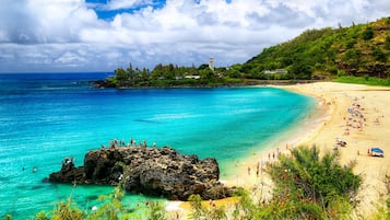 Beach nearby, sun-loungers, beach towels