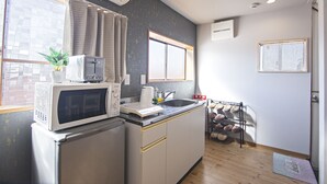 A compact kitchen with a microwave, toaster, and sink. - HOME Tengachaya3F (Osaka)