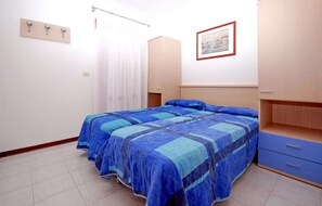 4 عدّة غرف نوم وملاءات أسرّة