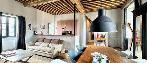 TV connectée, livres, chaßne hi-fi