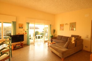 Smart TV, ping pong, books, music library