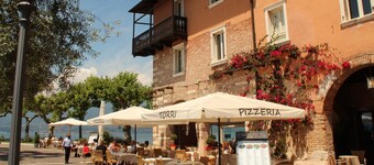 Enchanting Lake Garda view and large pool with romantic restaurant