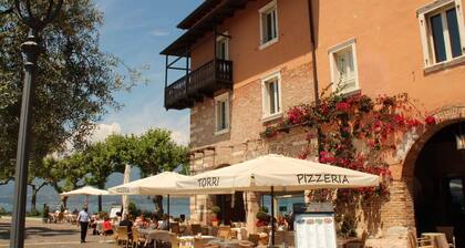 Enchanting Lake Garda view and large pool with romantic restaurant