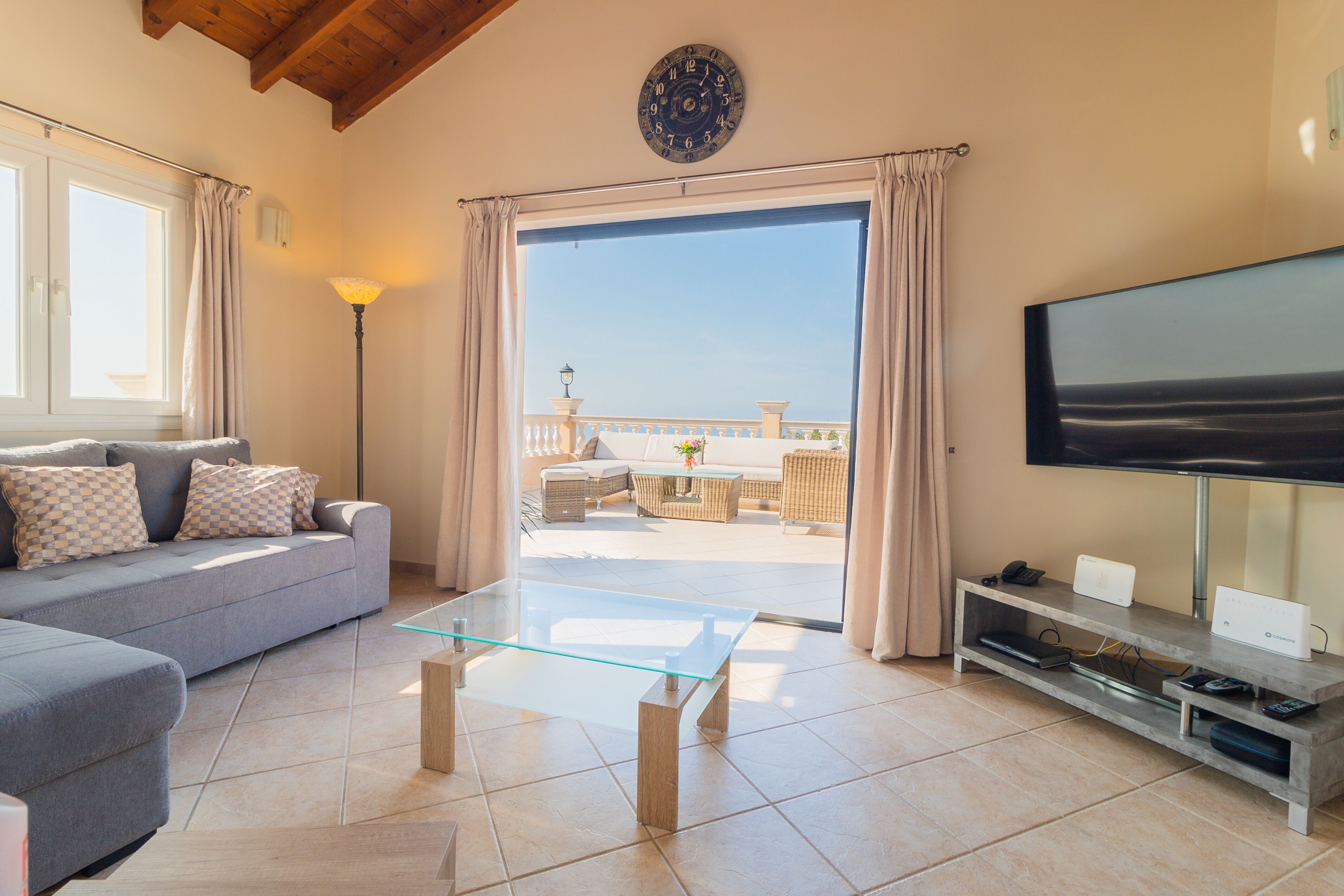 Smart-TV, videospill og musikkbibliotek