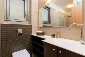 Bathtub, hair dryer, towels