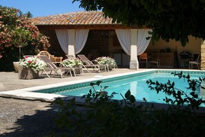 Outdoor pool - THE OLD MILL****,  Authentic in PROVENCE with heated swimming pool  (Entraigues-sur-la-Sorgue)