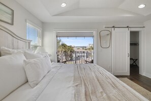 3 bedrooms, iron/ironing board, travel cot, free WiFi