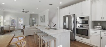 Oceanwalk Manor | Beach Compound for 16 +Golf Cart