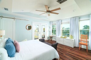 6 bedrooms, iron/ironing board, travel cot, free WiFi - Oceanwalk Manor | Sleeps 16 • Steps to Beach (Jacksonville Beach)