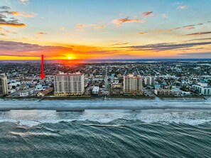 Beach nearby - Oceanwalk Manor | Sleeps 16 • Steps to Beach (Jacksonville Beach)