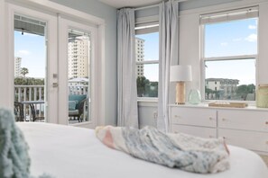 6 bedrooms, iron/ironing board, travel crib, internet
