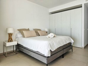 2 slaapkamers, een strijkplank/strijkijzer, reisbedje, gratis wifi