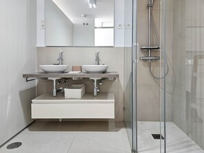Douche, sèche-cheveux