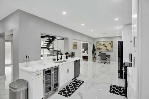 LUX 6BR 4Bath Htd Pool & SPA Mini Golf G-Room