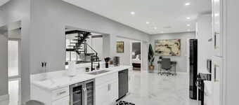 LUX 6BR 4Bath Htd Pool & SPA Mini Golf G-Room