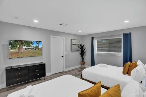 LUX 6BR 4Bath Htd Pool & SPA Mini Golf G-Room