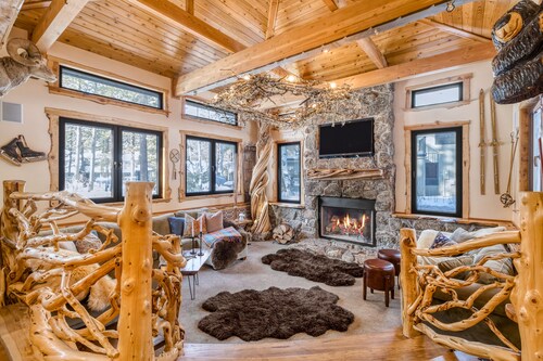Base Camp by AvantStay | Magical Cabin w/ Sauna, Hot Tub & Close to Snow & Golf