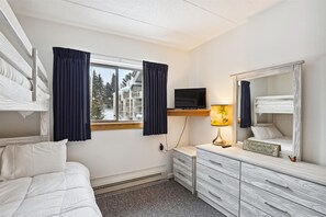 3 bedrooms, WiFi, bed sheets