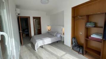 3 Schlafzimmer, Schreibtisch, kostenloses WLAN, Bettwäsche