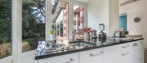 Réfrigérateur, micro-ondes, four, lave-vaisselle