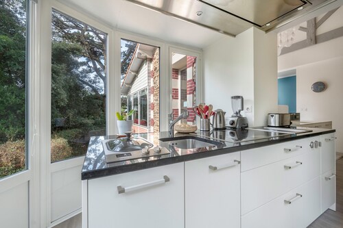 Beach villa for 8 - 75m from the beach