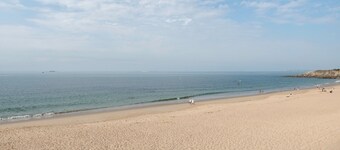 Beach villa for 8 - 75m from the beach