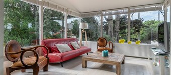 Beach villa for 8 - 75m from the beach