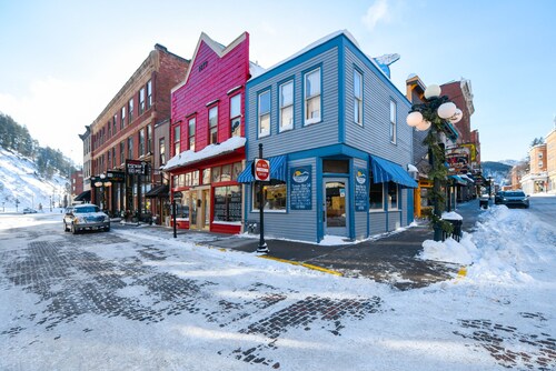 Downtown Loft on Main Street Deadwood, Walk to Saloon 10 and all the casinos!