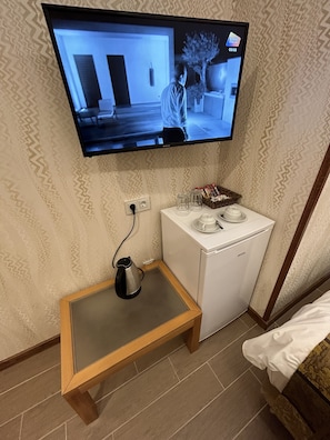 Standard Double or Twin Room | Egyptian cotton sheets, premium bedding, Tempur-Pedic beds, in-room safe - Lily Rooms (Istanbul)