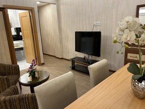 ห้องแฟมิลี่ทริปเปิล | ผ้าปูที่นอนฝ้ายอียิปต์, เครื่องนอนระดับพรีเมียม, เตียง Tempur-Pedic