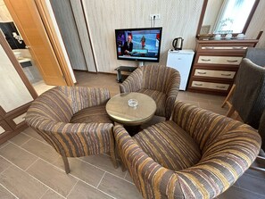 ห้องแฟมิลี่ทริปเปิล | ผ้าปูที่นอนฝ้ายอียิปต์, เครื่องนอนระดับพรีเมียม, เตียง Tempur-Pedic