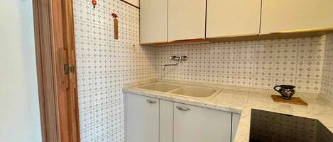 Fridge, microwave, stovetop