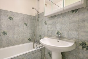 Bathtub, hair dryer - La Baule, 300m from the beach - Appart for 4 (La Baule-Escoublac)