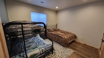 3 Schlafzimmer, Reisekinderbett, kostenloses WLAN, Bettwäsche