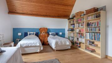 5 bedrooms, iron/ironing board, free WiFi