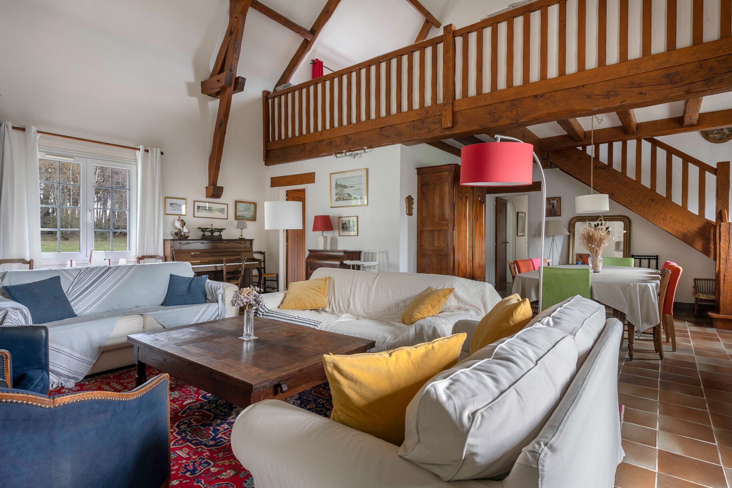 Télévision, cheminée, lecteur de DVD