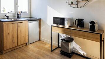 Fridge, microwave, coffee/tea maker, cookware/dishes/utensils