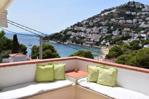  CANYELLES PETITES - ROSAS  3mn plage  Vue mer Tout confort GARAGE Terrasse 40m2