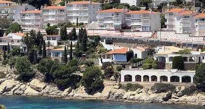 CANYELLES PETITES ROSAS 3mn plage VUE MER AC TERRASSE50m2 GARAGE
BBQ WIFI