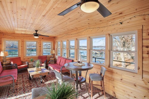 Game Room, Dock Life, Fire Pit & Hot Tub!