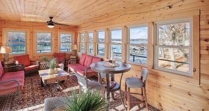 Game Room, Dock Life, Fire Pit & Hot Tub!