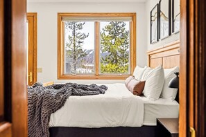 8 chambres, fer et planche à repasser, Wi-Fi, literie fournie