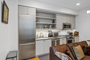Refrigerador, microondas, horno, placa de cocina