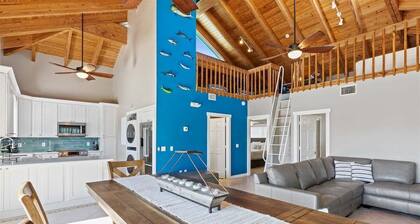 Sea Glass Cottage~ Pet Friendly Tropical Home!