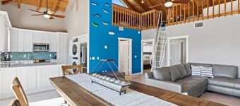 Sea Glass Cottage~ Pet Friendly Tropical Home!