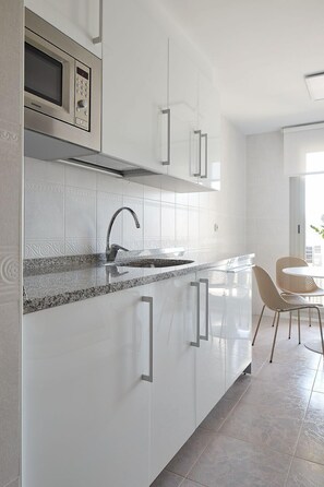 Frigorifero, microonde, forno, lavastoviglie